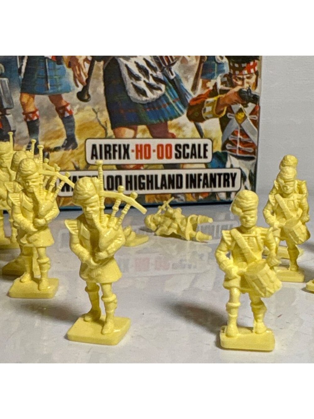 Airfix HO/OO Scale Waterloo Highland Infantry Bagpipers Drummers 23 PIECE Set